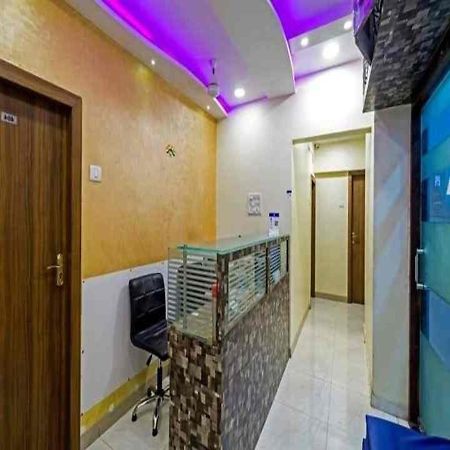 Hotel New Sarah Inn, Andheri West Мумбаи Экстерьер фото