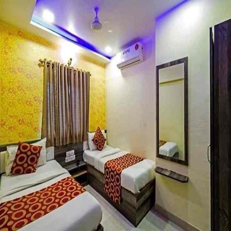 Hotel New Sarah Inn, Andheri West Мумбаи Экстерьер фото