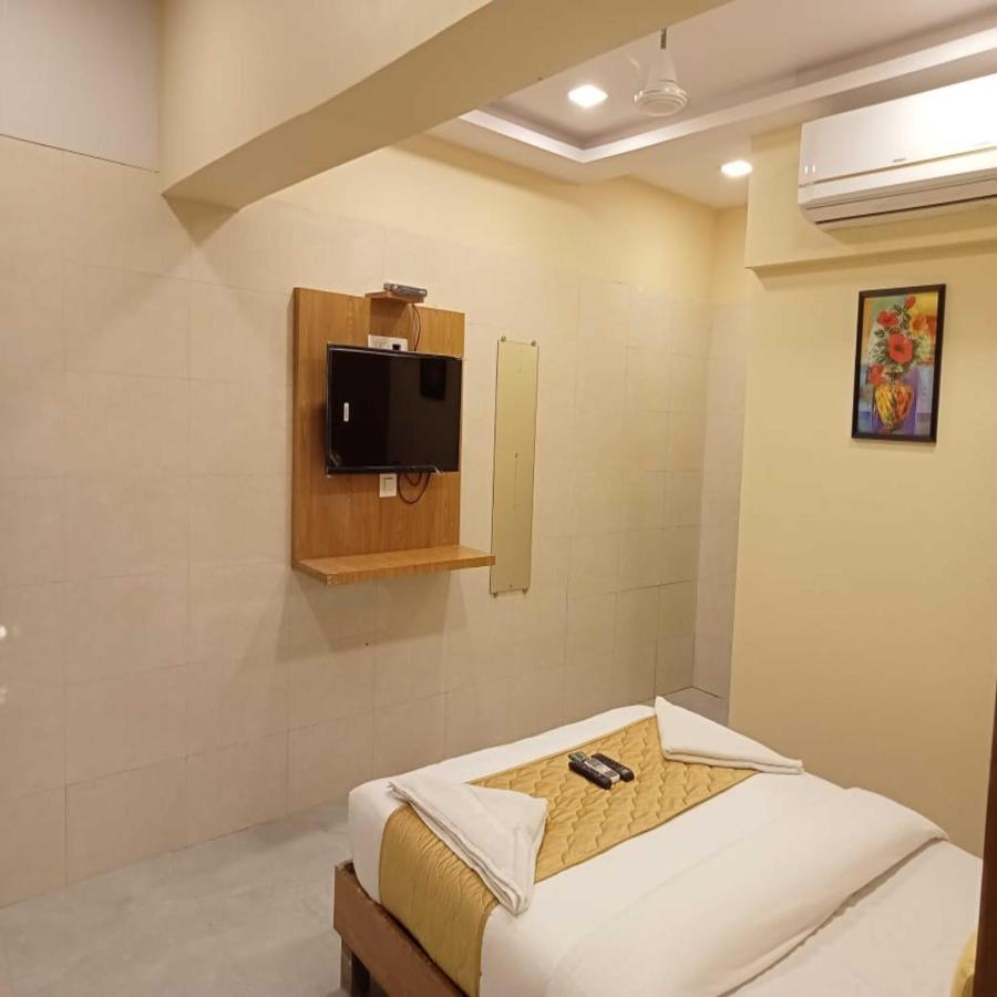 Hotel New Sarah Inn, Andheri West Мумбаи Экстерьер фото