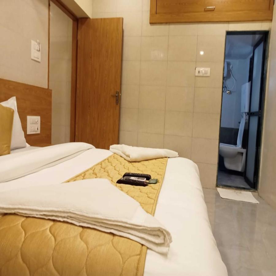 Hotel New Sarah Inn, Andheri West Мумбаи Экстерьер фото