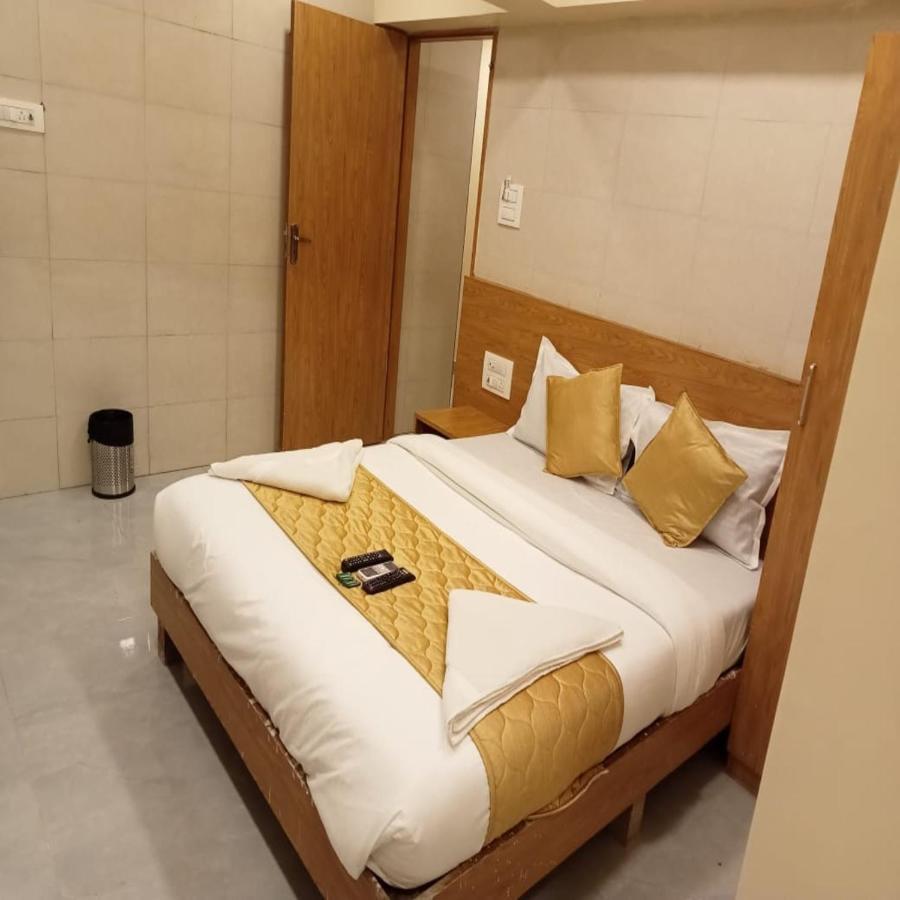 Hotel New Sarah Inn, Andheri West Мумбаи Экстерьер фото